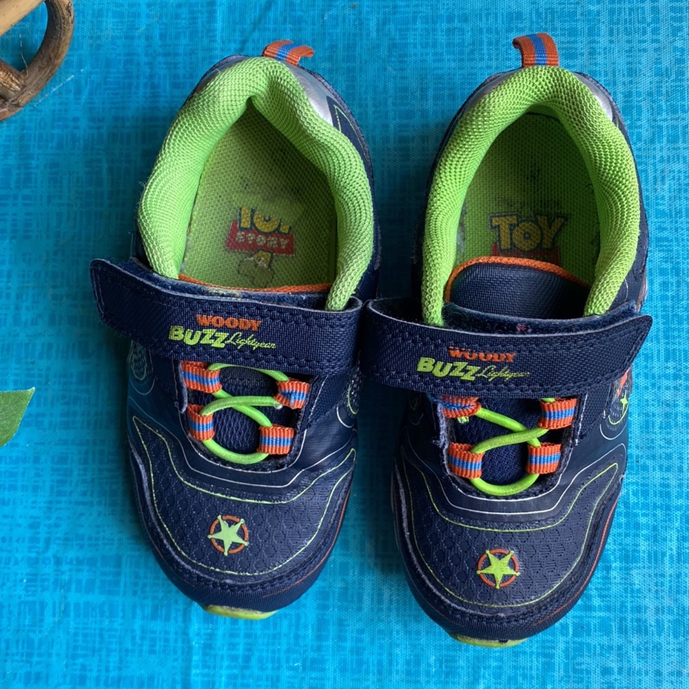 Buzz Lightyear Light up shoes size 8 - Picture 3 of 5